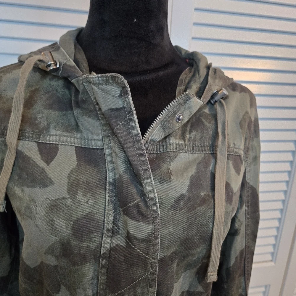 Mossimo Women’s Camouflage Full Zip Hooded Jacket MED  Grunge. Military  Urban